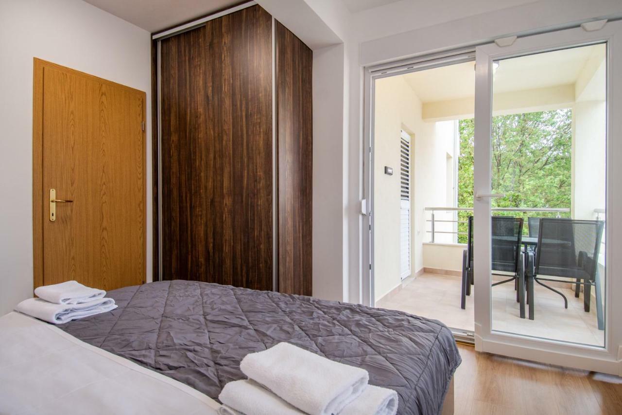 Apartments Mijo Dugi Rat Zewnętrze zdjęcie