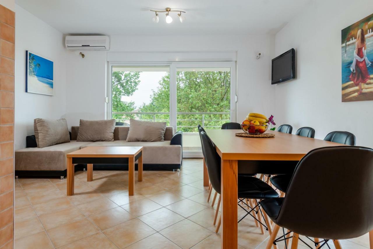 Apartments Mijo Dugi Rat Zewnętrze zdjęcie